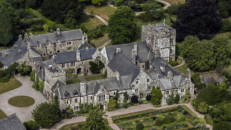 Christmas at Cotehele: The Twelve Days of Cornish Christmas trail