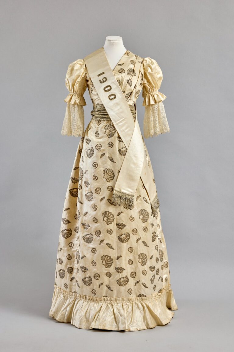 Cockleshell Dress under 16MB 768x1151