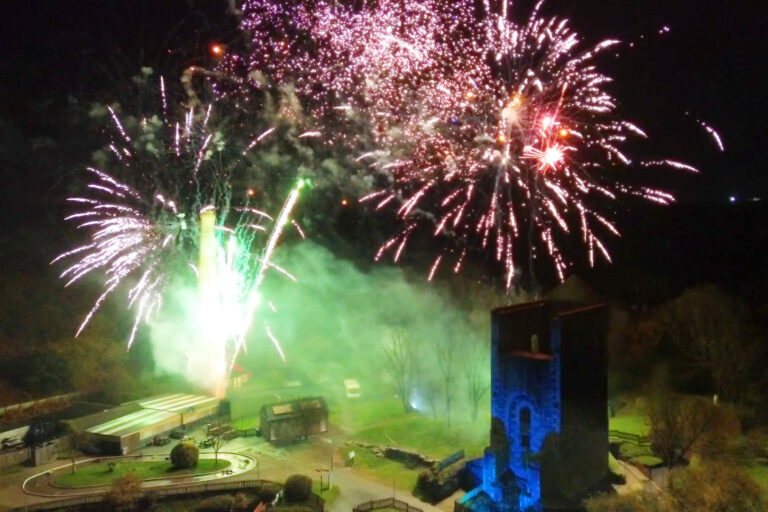 FIREWORKS2 768x512
